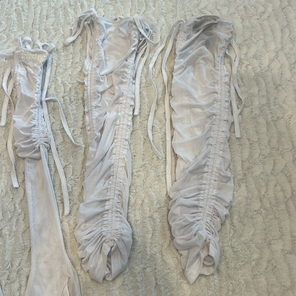 Dolls Kill Darker WAVS Mesh White Ruched Gloves & leg sleeve w/chain - Picture 8 of 12